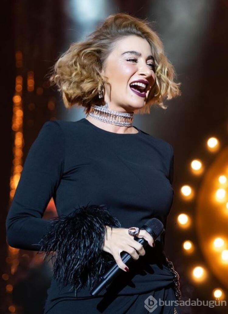 Sıla çıktığı konserde seyircilerle dertleşti