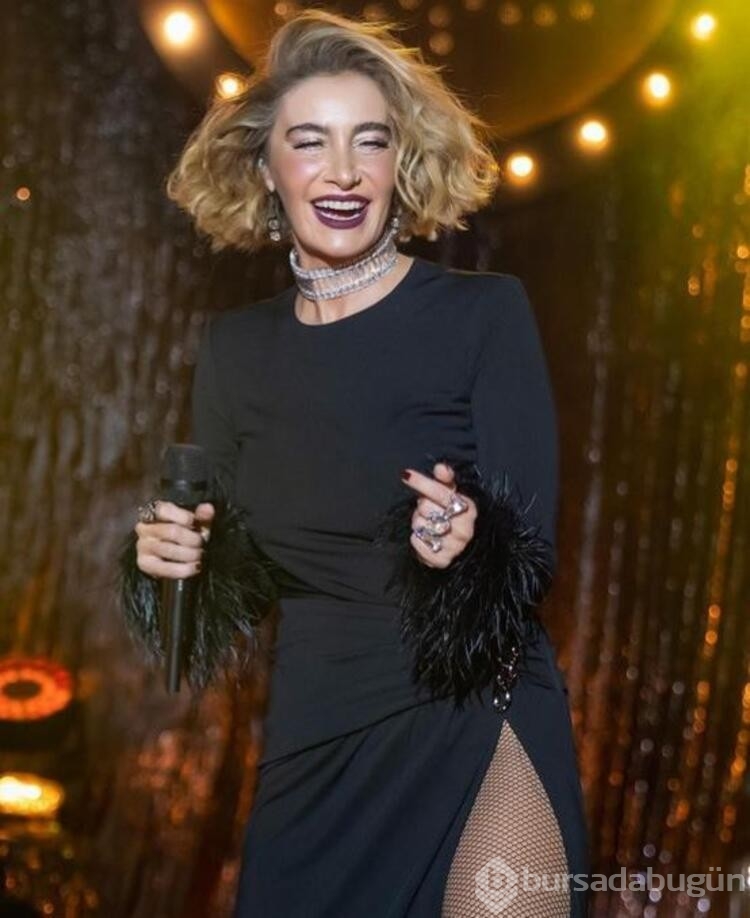 Sıla çıktığı konserde seyircilerle dertleşti
