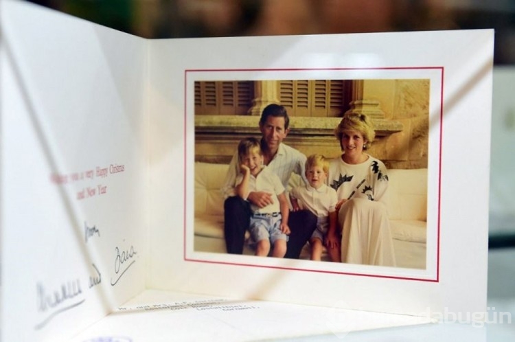 Kraliyet ailesi noel fotoğraflarını paylaştı