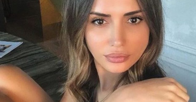 Emina Jahovic Umre'den başörtülü fotoğraf 
