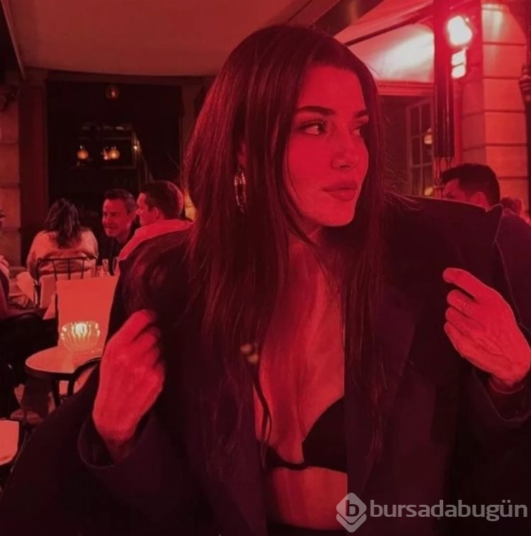 Hande Erçel'in iddialı pozları