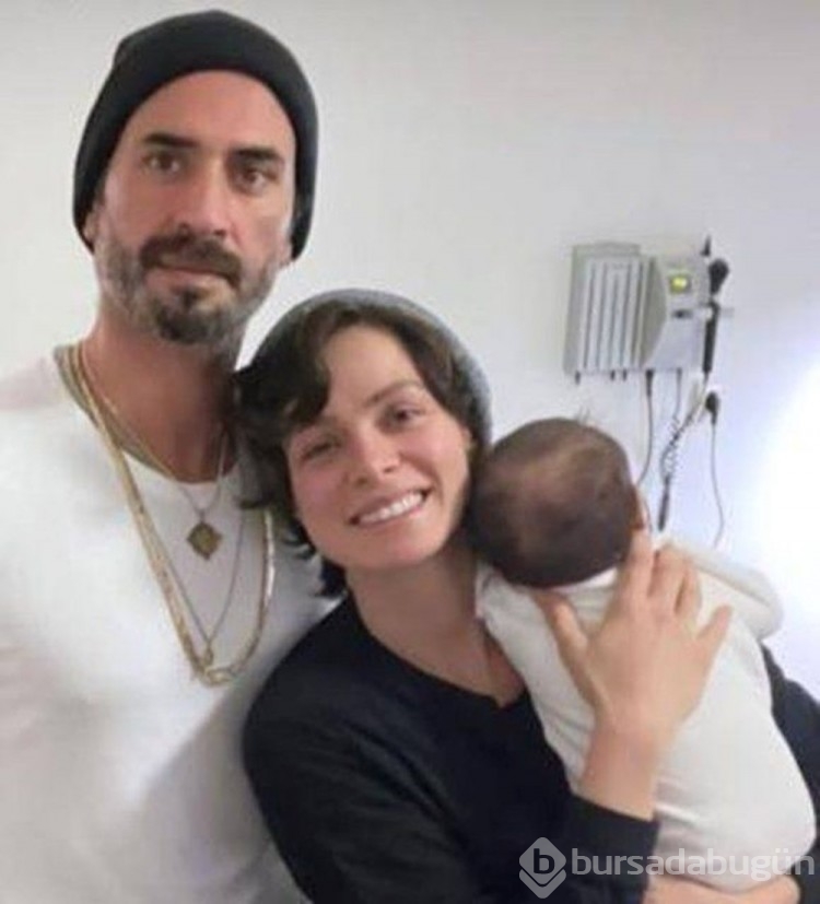 Özge Özpirinçci ve eşi Burak Yamantürk'ten aşk pozu