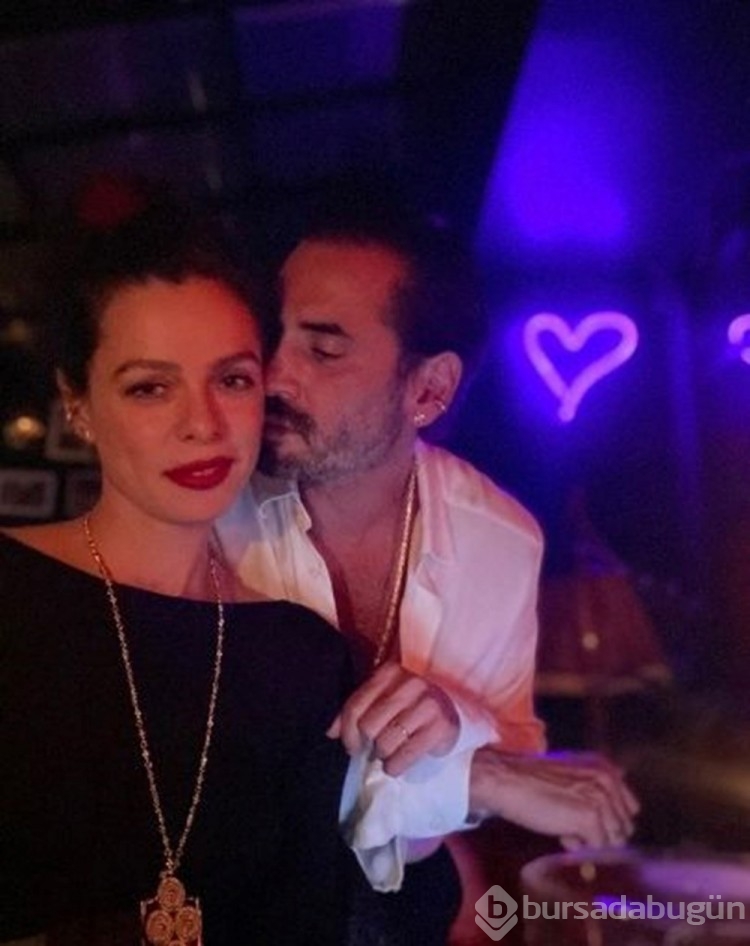 Özge Özpirinçci ve eşi Burak Yamantürk'ten aşk pozu