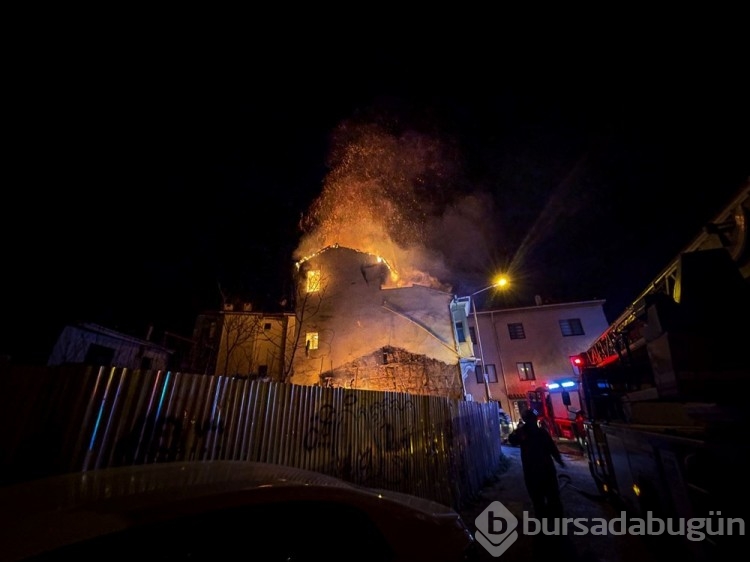 Bursa'da tarihi binada yangın çıktı