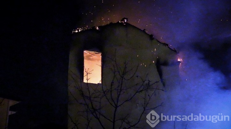 Bursa'da tarihi binada yangın çıktı
