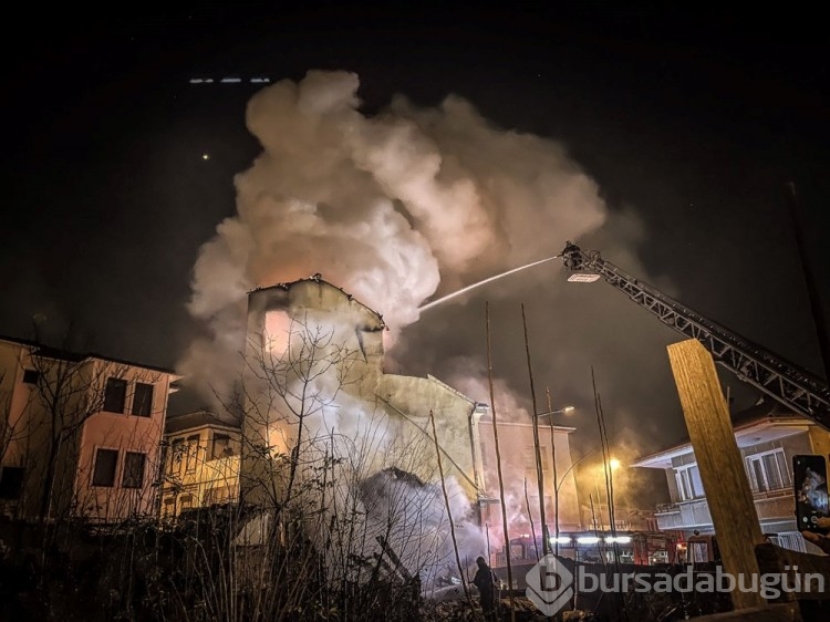 Bursa'da tarihi binada yangın çıktı