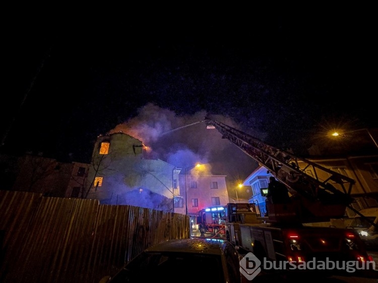 Bursa'da tarihi binada yangın çıktı