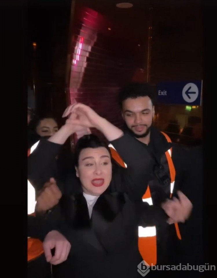  Yasemin Sakallıoğlu Burak Özçivit'i taklit etti
