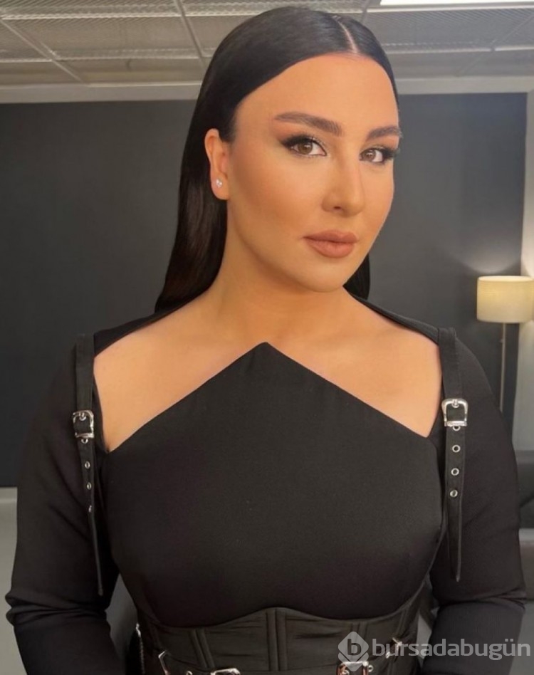  Yasemin Sakallıoğlu Burak Özçivit'i taklit etti
