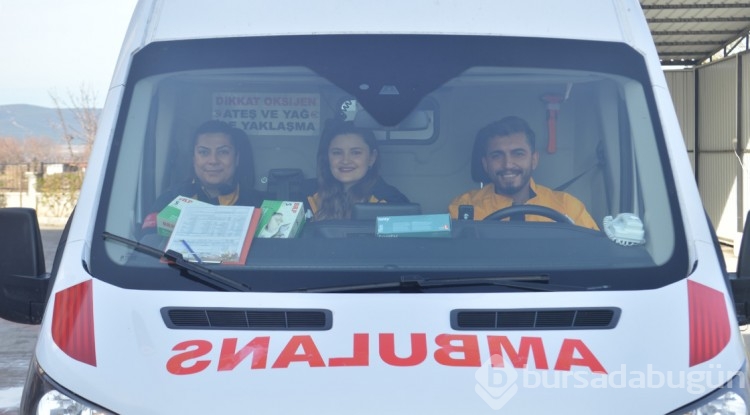 Sağlık çalışanı çift, aynı ambulansta