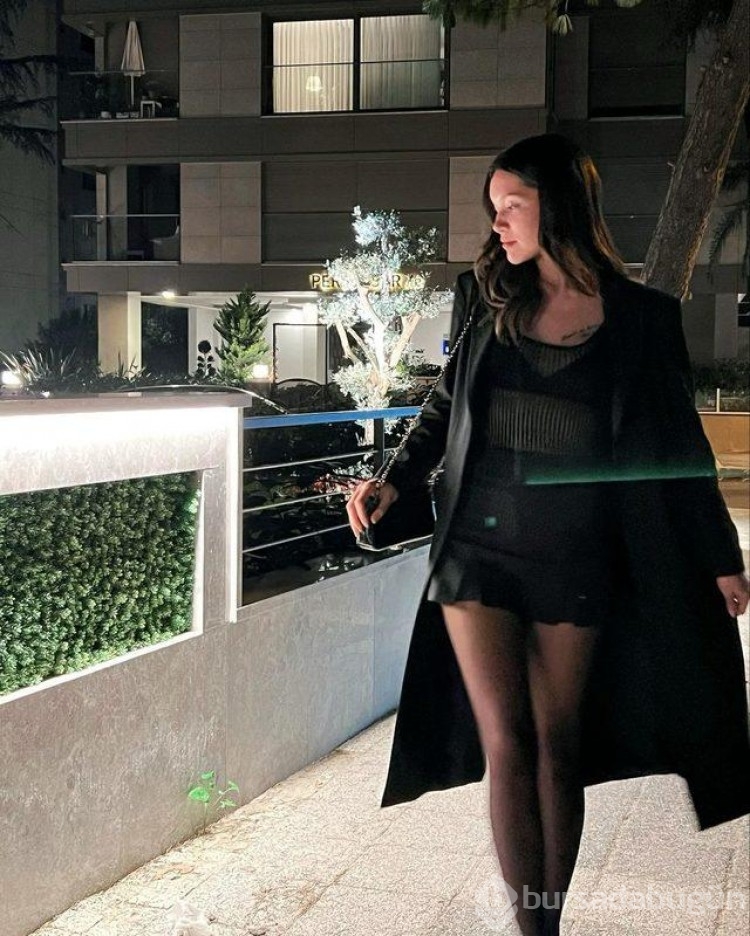 Hazal Subaşı minili pozunu paylaştı!