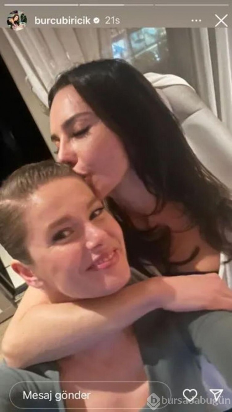Burcu Biricik ve Hande Ataizi birlikte paylaştı