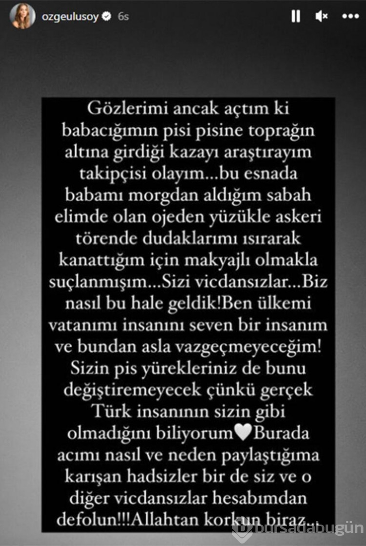 Babasını kaybeden Özge Ulusoy siyahlar içinde!