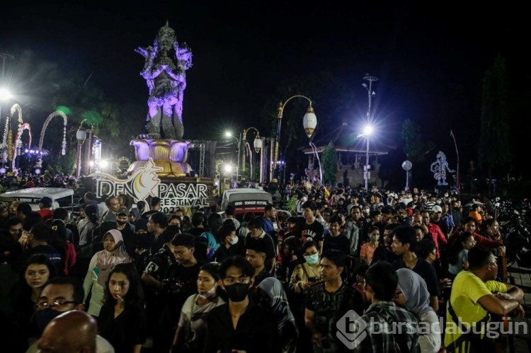 Bali'de Denpasar Festivali düzenlendi