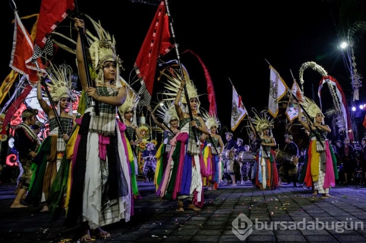 Bali'de Denpasar Festivali düzenlendi