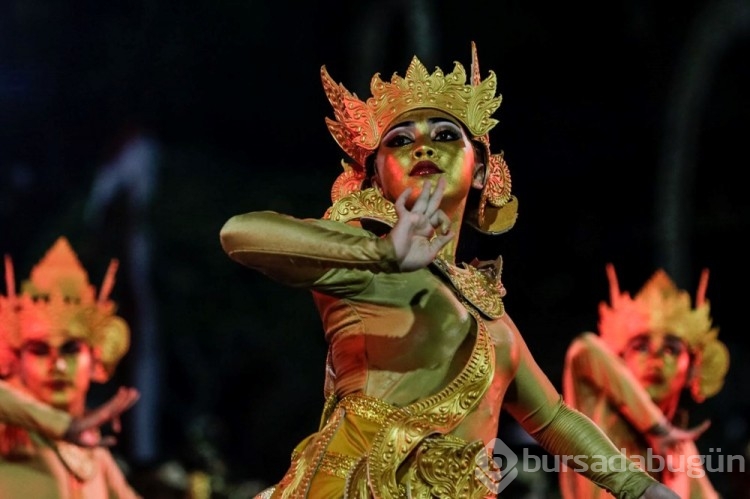 Bali'de Denpasar Festivali düzenlendi