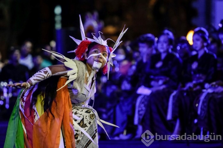 Bali'de Denpasar Festivali düzenlendi