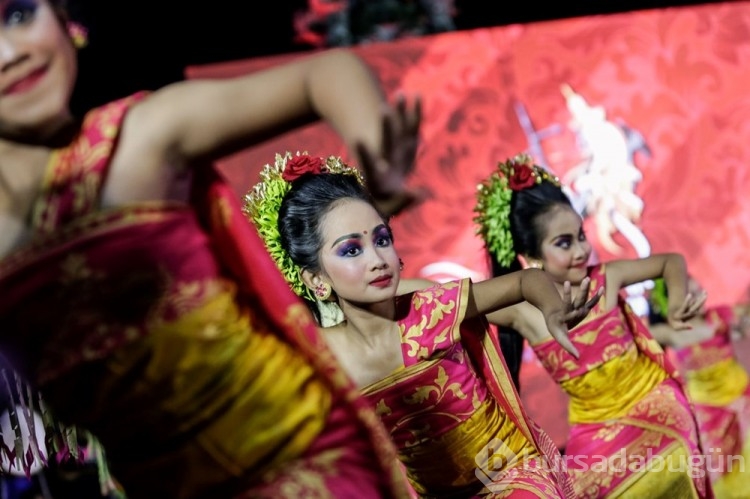 Bali'de Denpasar Festivali düzenlendi