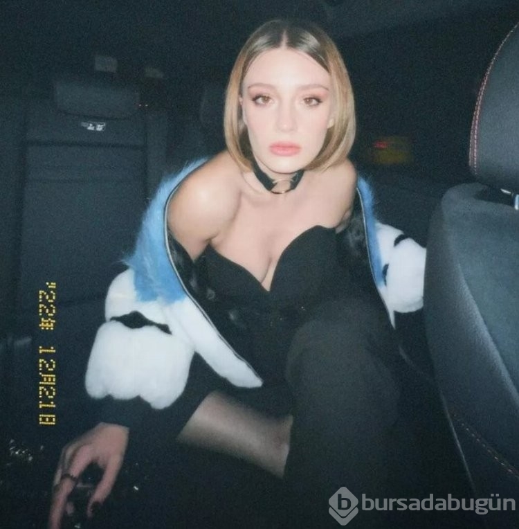 Gizem Karaca'nın dekolteli pozu beğenildi!