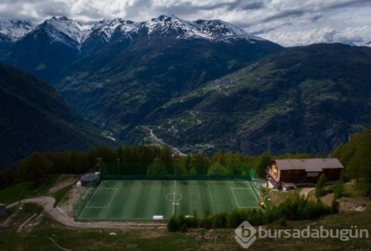 Dünyanın en garip futbol sahaları

