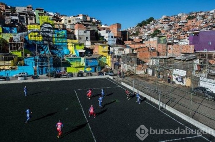 Dünyanın en garip futbol sahaları
