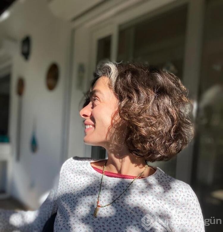 Özge Özpirinçci tarzını yeniledi