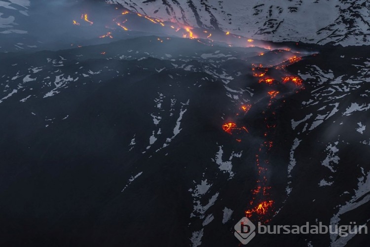 Etna Yanardağı yeniden lav püskürtmeye başladı