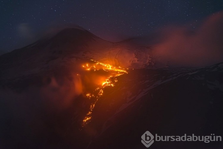 Etna Yanardağı yeniden lav püskürtmeye başladı