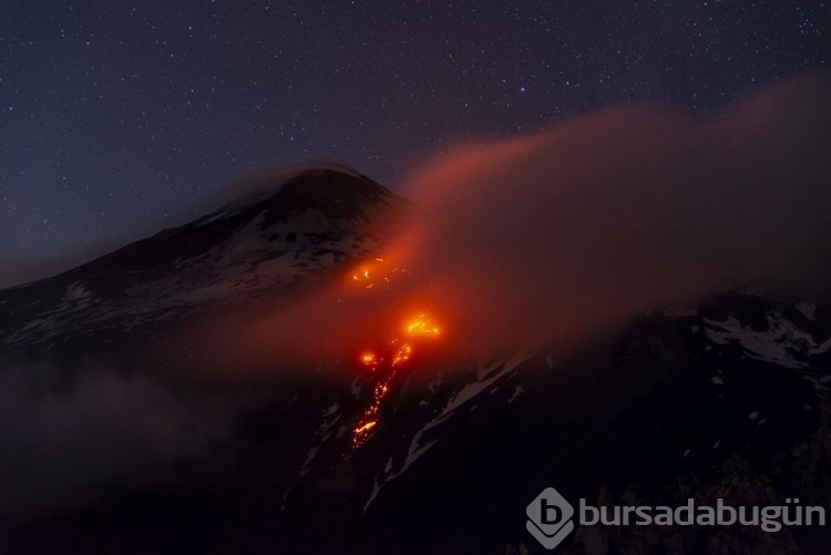 Etna Yanardağı yeniden lav püskürtmeye başladı
