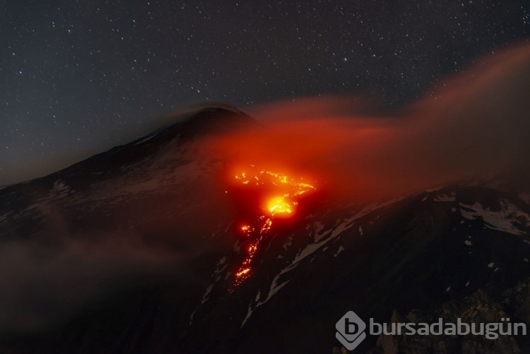 Etna Yanardağı yeniden lav püskürtmeye başladı