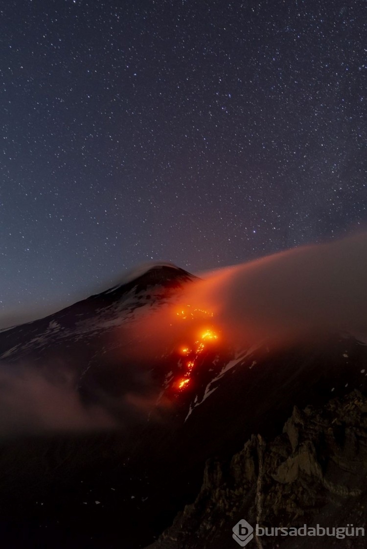 Etna Yanardağı yeniden lav püskürtmeye başladı