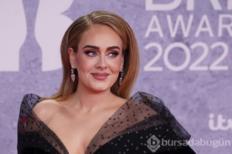 Adele'den sevgilisine konserde doğum günü sürprizi