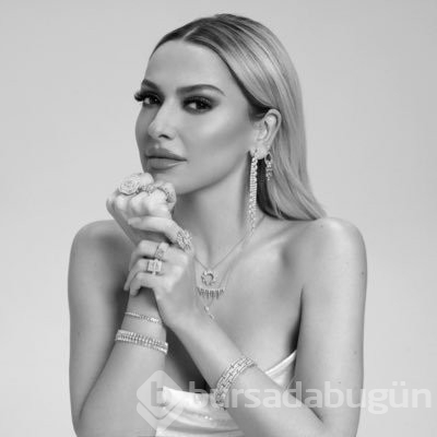 Hadisenin dekolteli pozları beğeni butonunu çökertti!