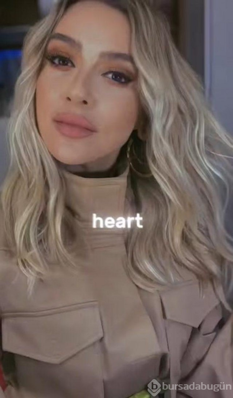Hadise 2022'ye seksi pozlarıyla veda etti! 