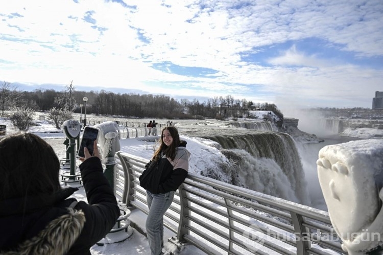 Niagara Şelaleleri dondu