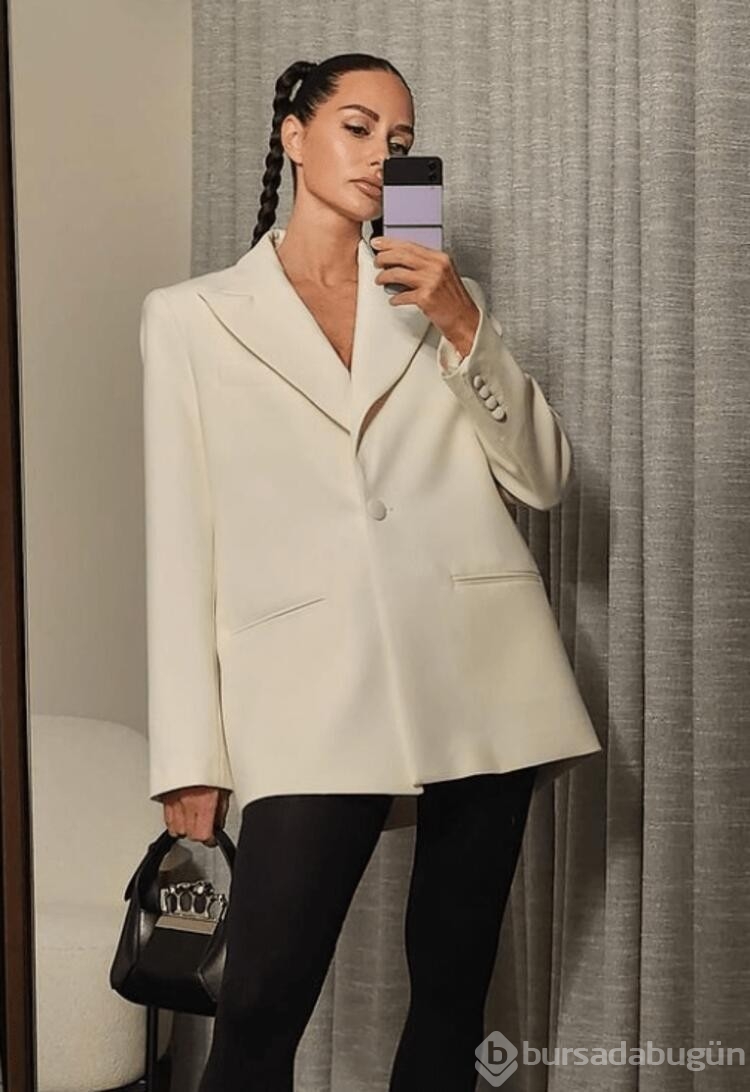 Yasemin Özilhan ehliyetini 6 ay el konuldu
