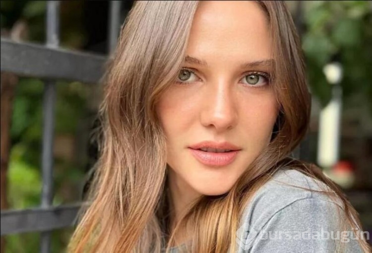 Alina Boz iddialı beyaz elbisesiyle yılbaşı partisinde
