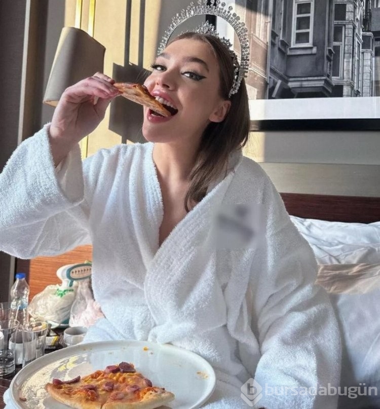 Melisa Döngel bornozlu pozunu paylaştı! 