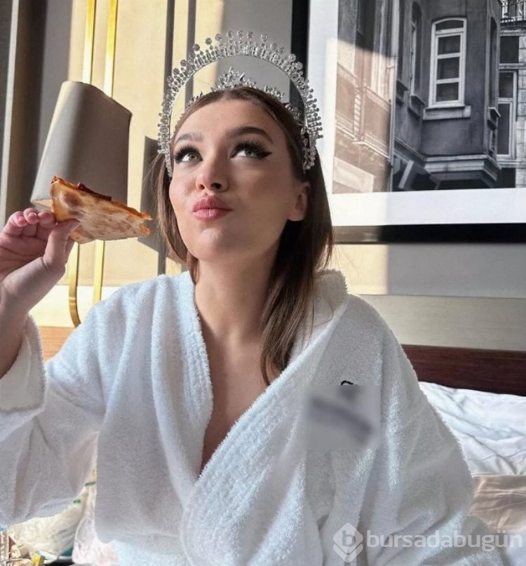 Melisa Döngel bornozlu pozunu paylaştı! 