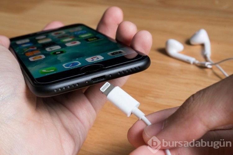 Şarj aleti olmadan satış yapan Apple'a para cezası
