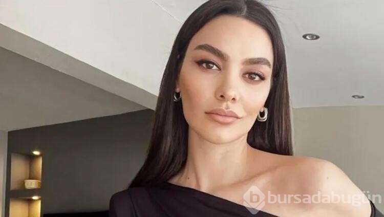 Hazal Filiz Küçükköse kıyafeti gözlerden kaçmadı
