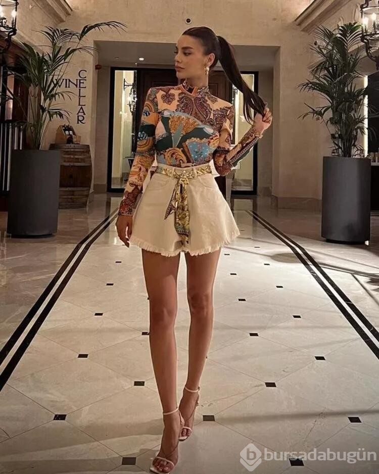 Hazal Filiz Küçükköse kıyafeti gözlerden kaçmadı
