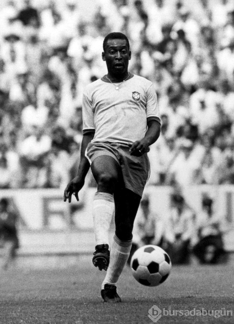 Brezilyalı efsane futbolcu Pele hayatını kaybetti 