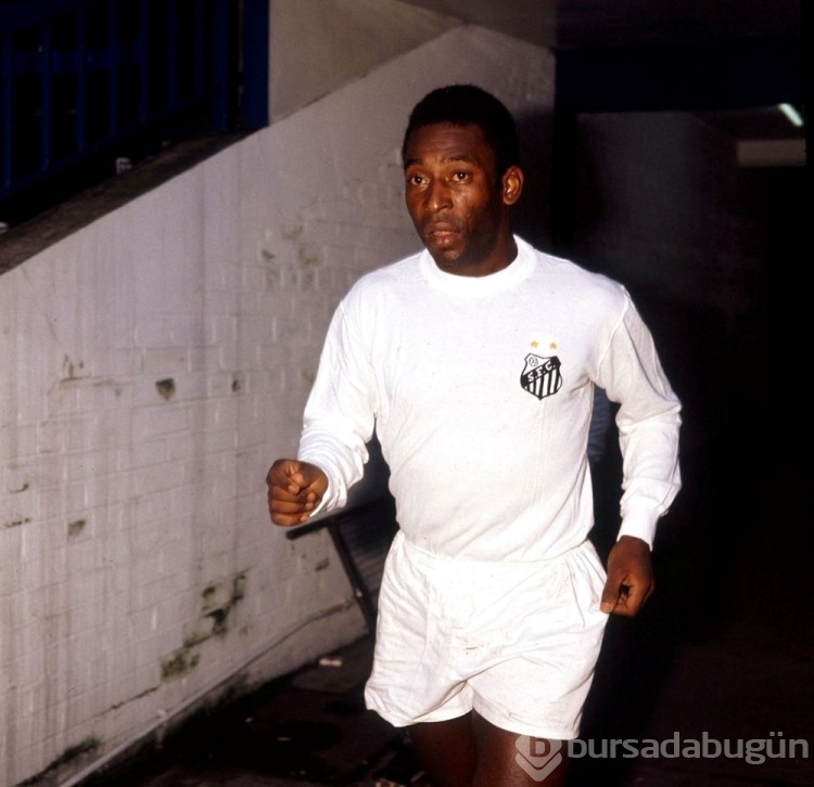 Brezilyalı efsane futbolcu Pele hayatını kaybetti 