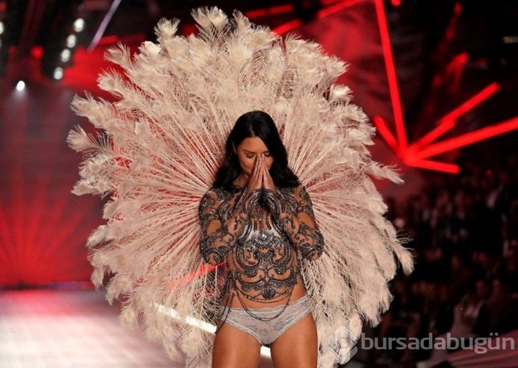 Adriana Lima, hayatını kaybeden Pele hakkında konuştu