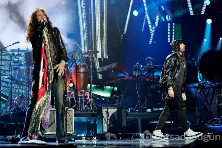 Steven Tyler cinsel taciz ile suçlanıyor