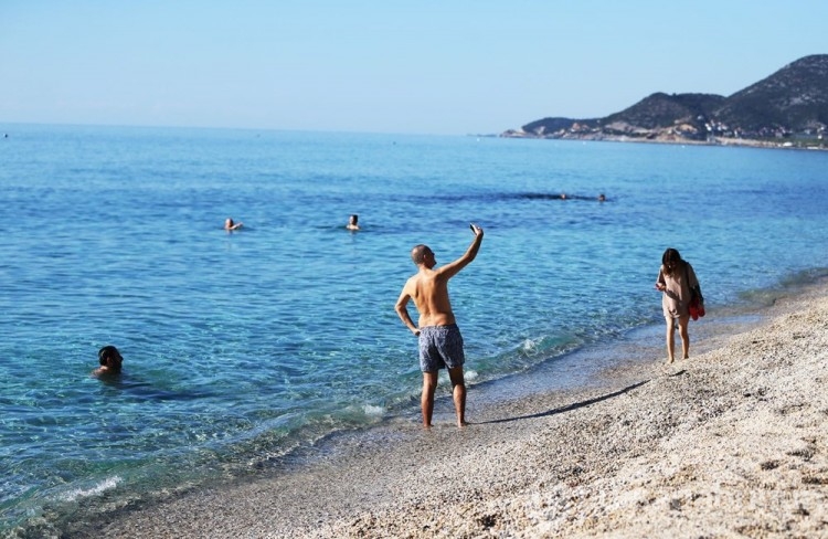 Antalya'da turistler aralık ayında denize girdiler