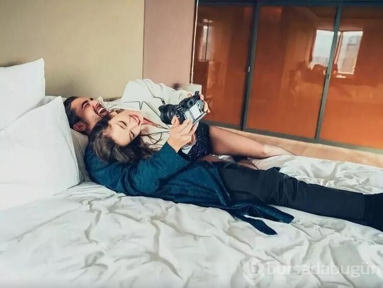 Neslihan Atagül ve Kadir Doğulu çiftinden yatak pozu