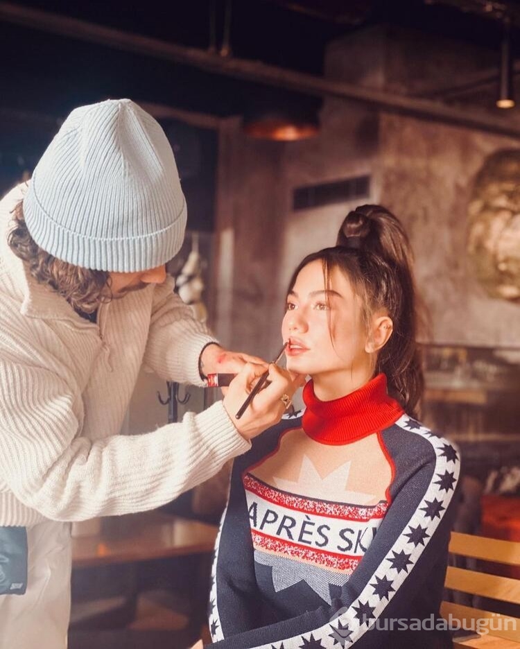 Demet Özdemir eksi 3 derecede mayoyla poz verdi