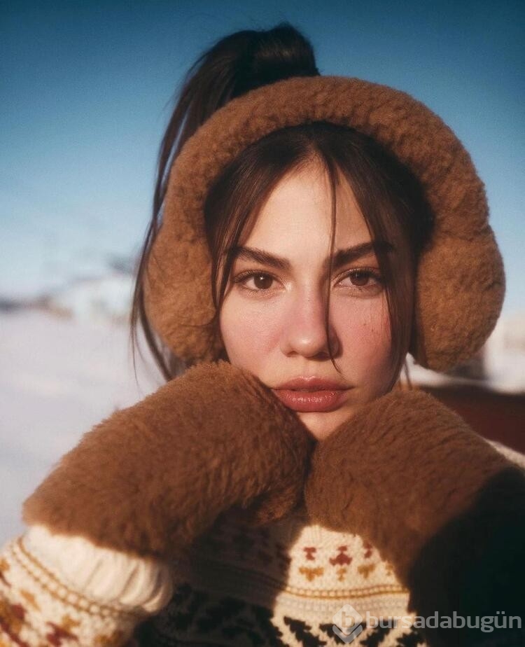 Demet Özdemir eksi 3 derecede mayoyla poz verdi